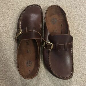 Birkenstock Buckley, NWOT - never worn! Gorgeous dark brown leather, gold buckle